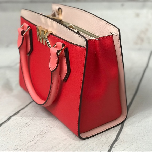 Michael Kors Mott MD Messenger - Picture 4 of 10